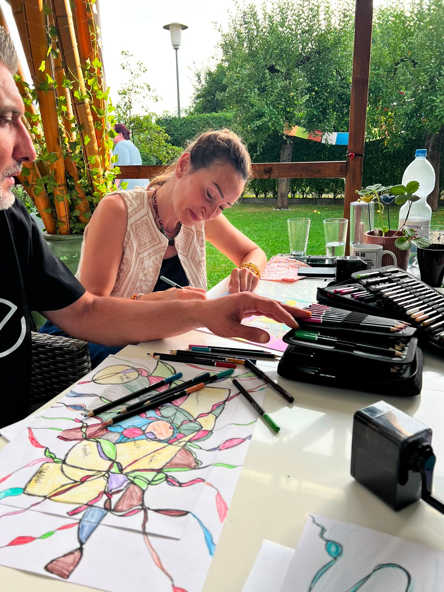 Neurographische Einzelsitzung vor Ort im Atelier von Sarah Croé — gemeinsames Zeichnen mit Stift, Papier und Aquarell in Ramsdorf bei Leipzig